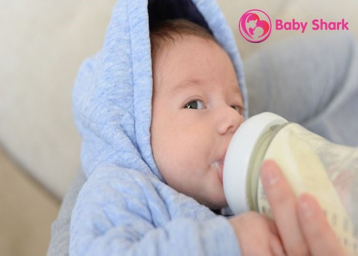 Những lưu ý cần biết khi sử dụng sữa công thức cho trẻ sơ sinh