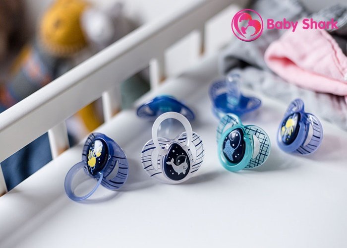 Ti ngậm Tommee tippee - thương hiệu núm ti giả